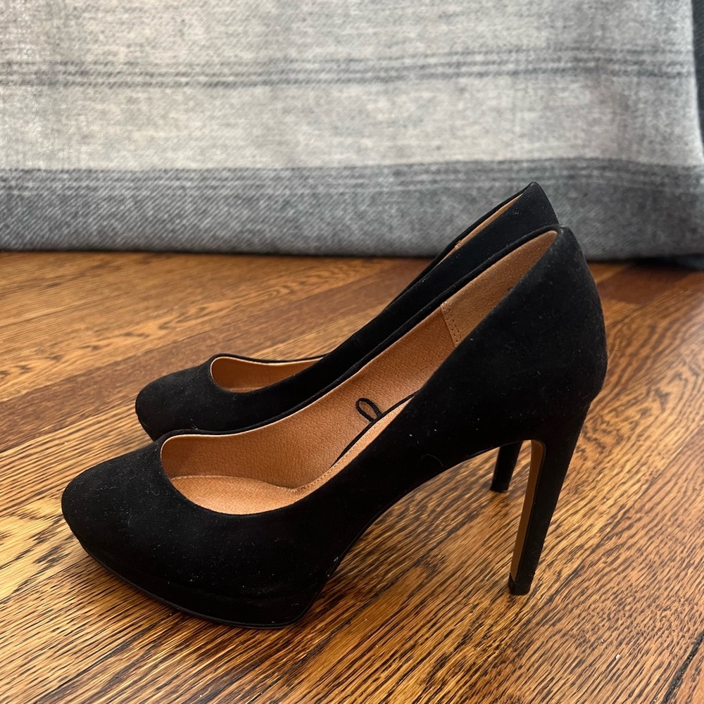 H&M Black Faux Suede Heels- Sz 7 - Never Worn